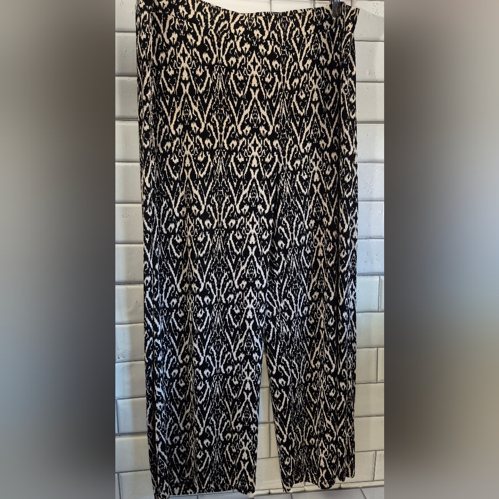 Travelers By Chico’s Ladies Black Cream Abstract Print Full Let Pant Stretch Kni